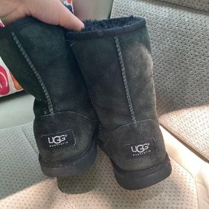 Black uggs size 5
